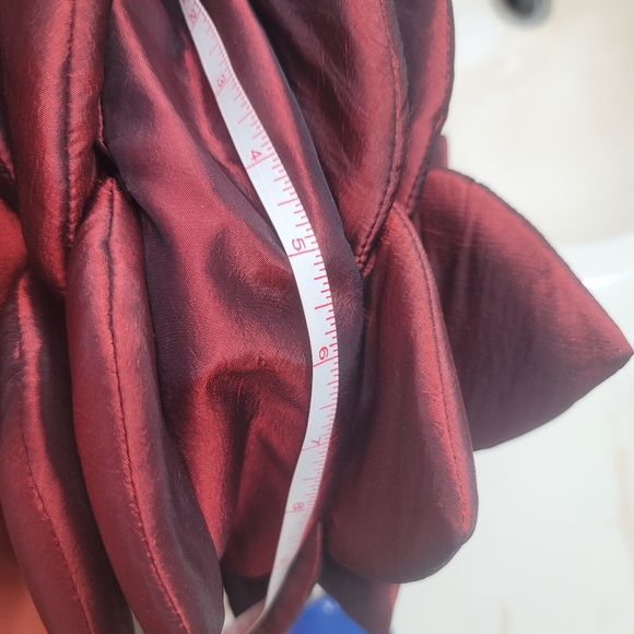 NWOT.  Mod by design Poinsettia Handbad.  (789) - Picture 9 of 12